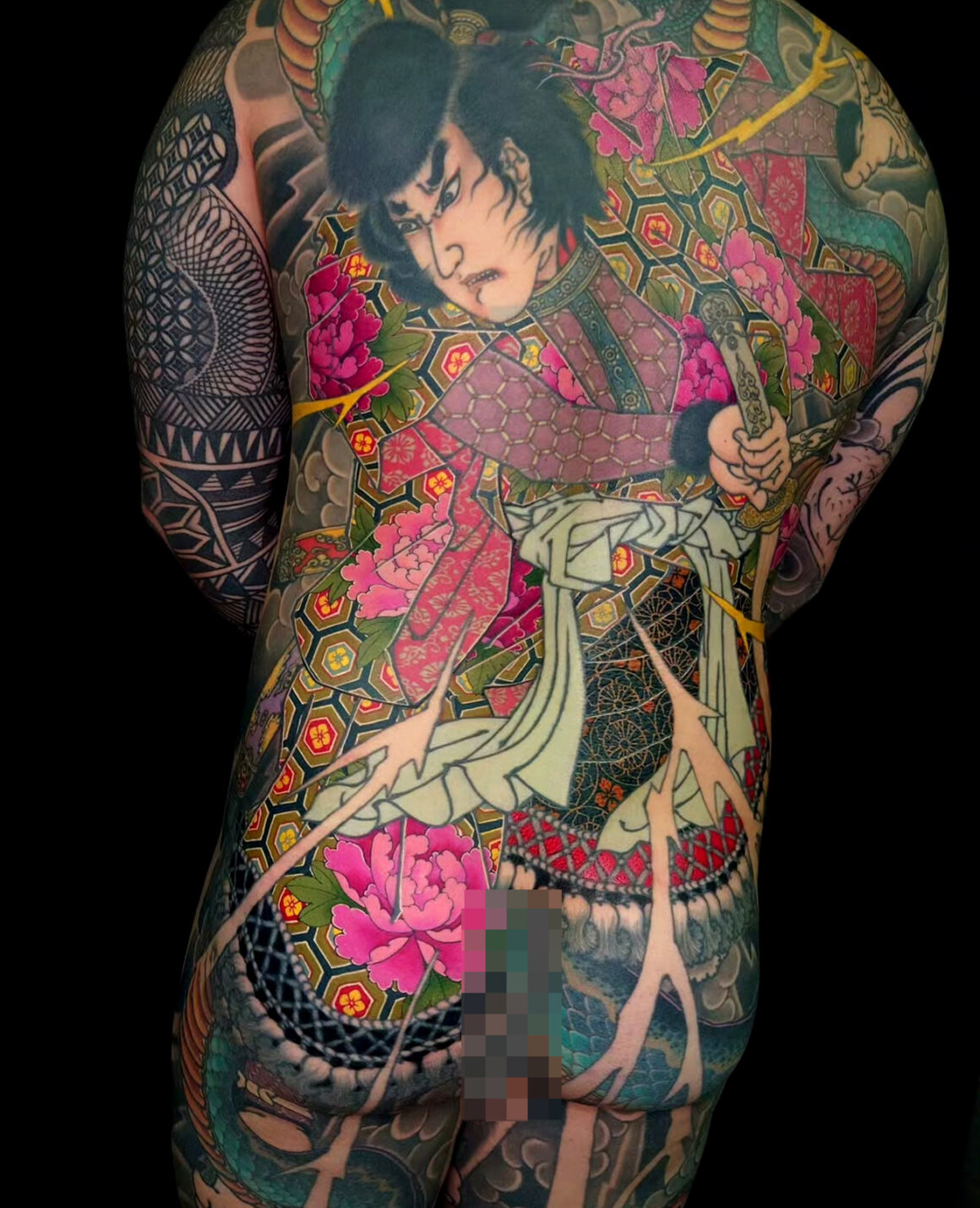 Tattoo by Tomo, @tomo_silkneedletattoo